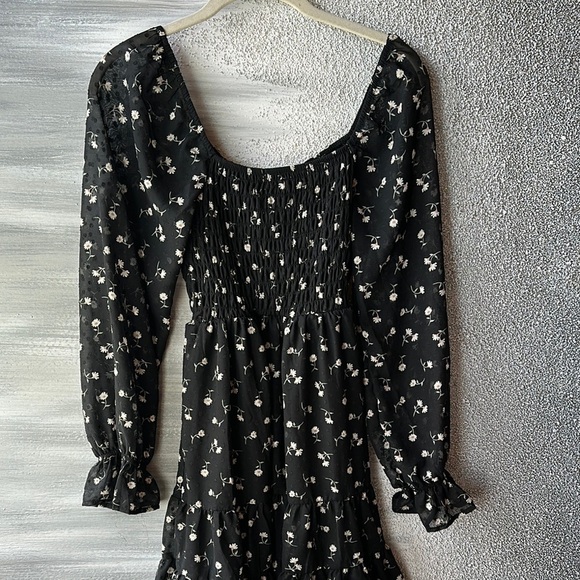 Black and White Ruched Scoop Neck Sundress - Picture 6 of 7